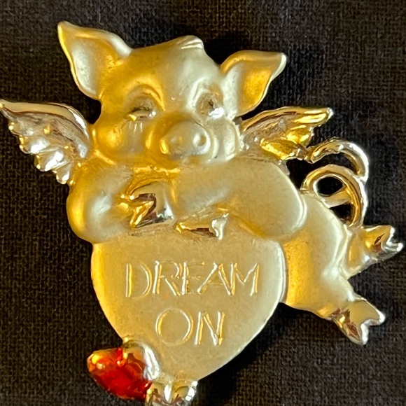 Pig with Wings Brooch - Picture 10 of 11